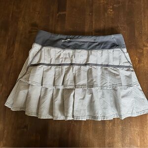 Lululemon Pace Setter Striped Pleated Skort Skirt Gray Cream 8 (estimate no tag)